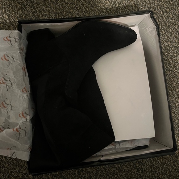 NWT Women’s Black Tall Boots, size 9. Faux Suede - Picture 3 of 5